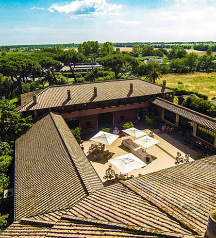 Foto La Corte Esterna de La Corte di Arenaro